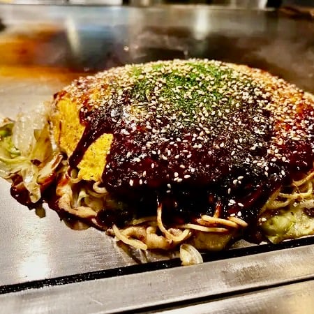 タッちゃんと巡る秘密の広島お好み焼きツアー〜厳選お好み焼きの味比べとお店紹介街歩き!